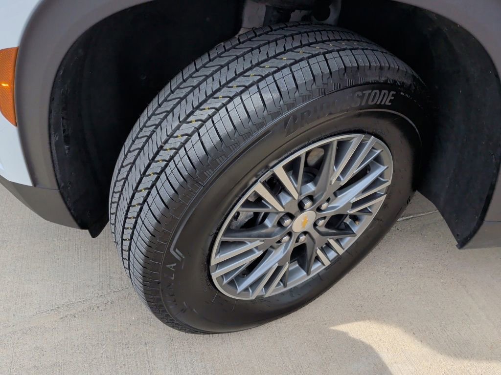 Used 2025 Chevrolet Traverse LT w/ Driver Confidence Package image 48