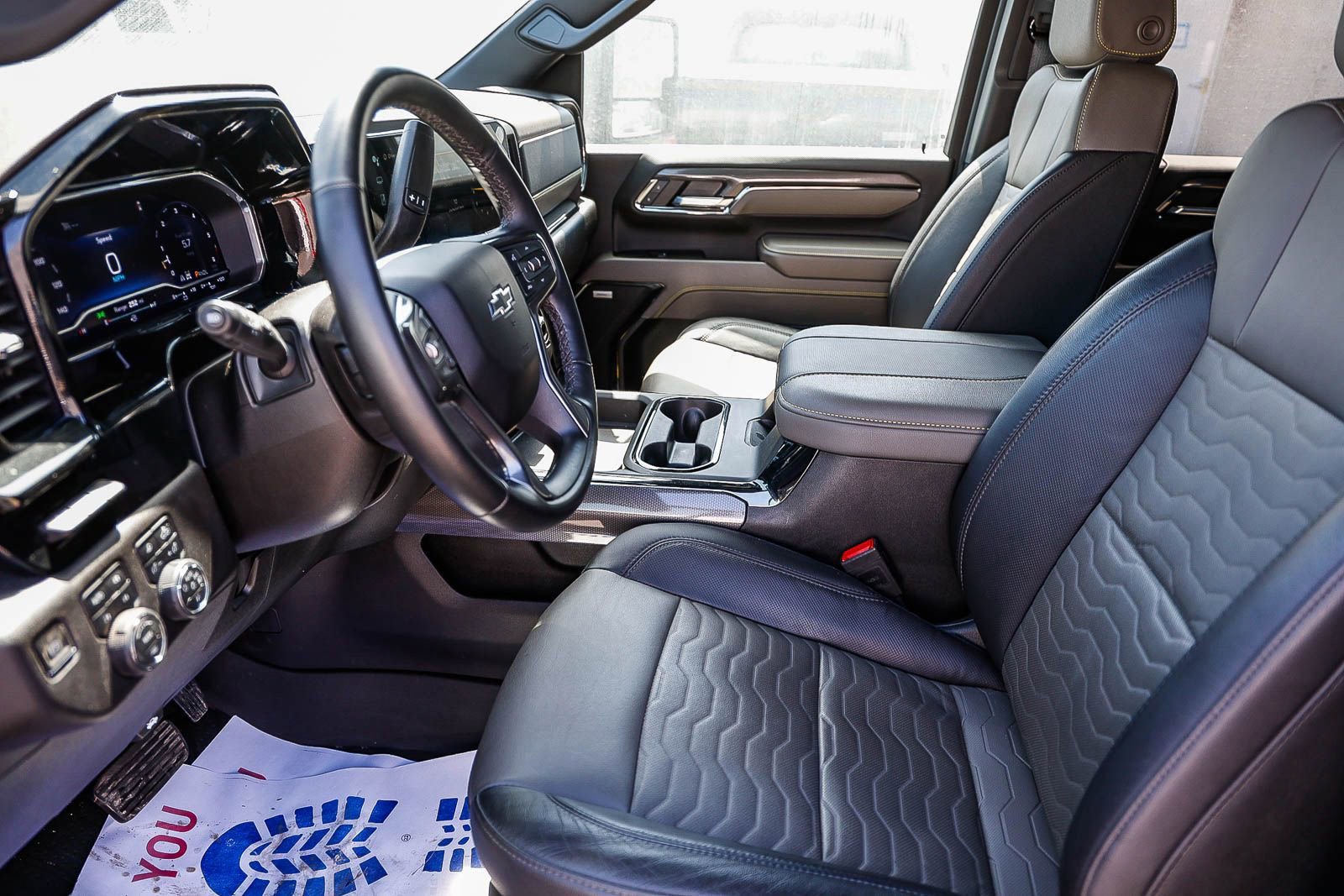 Used 2024 Chevrolet Silverado 2500 ZR2 w/ Technology Package image 5