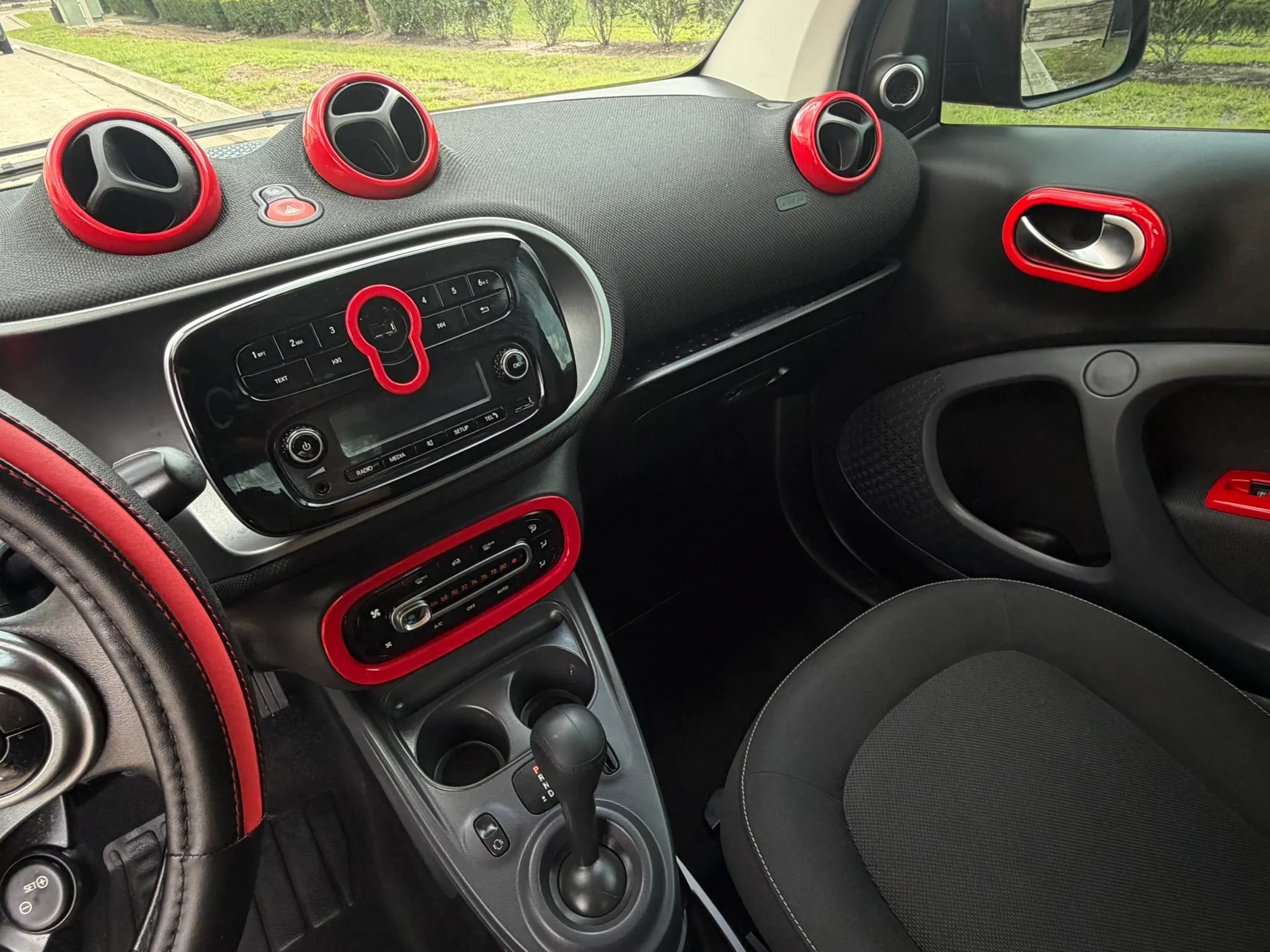 Used 2017 smart fortwo passion RWD image 18