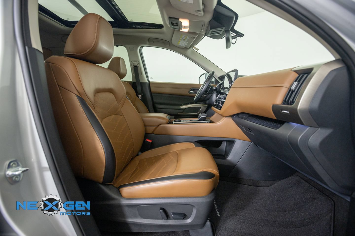 Used 2022 Nissan Pathfinder Platinum AWD/4WD image 43
