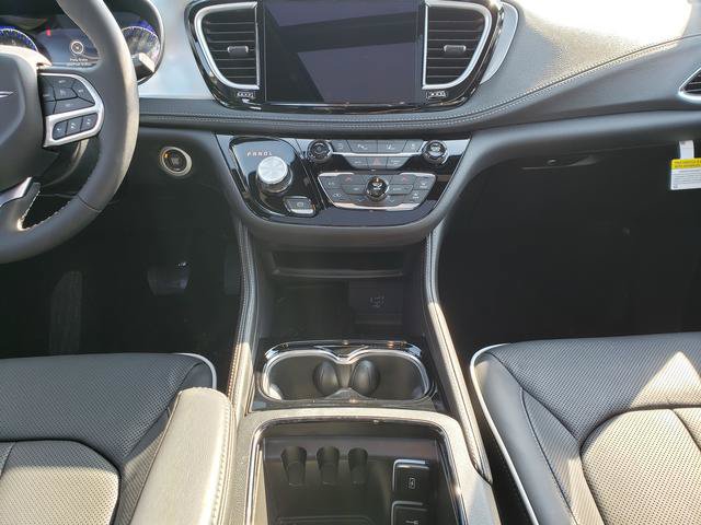 New 2026 Chrysler Pacifica Limited AWD/4WD image 9