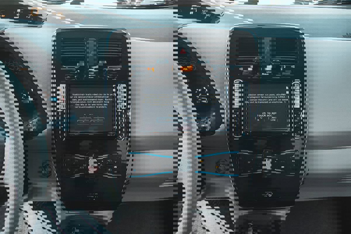 Used 2011 Nissan Leaf SL image 9