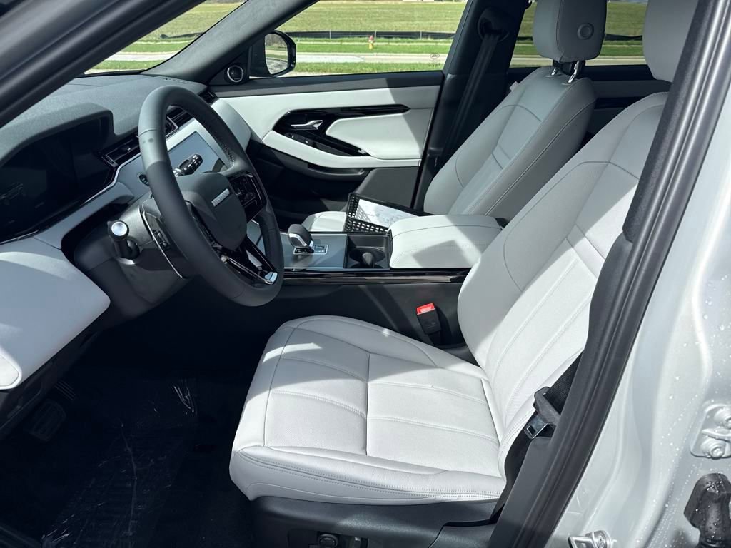 Used 2026 Land Rover Range Rover Evoque S image 11