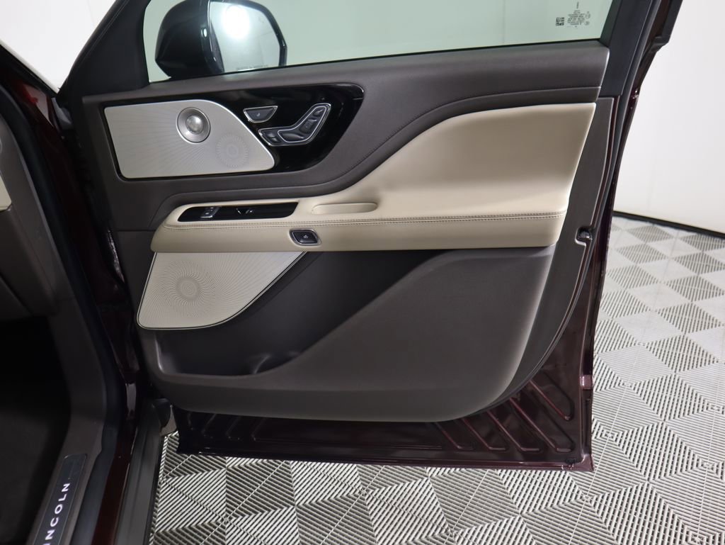 Used 2020 Lincoln Aviator Reserve w/ Equipment Group 202A image 27