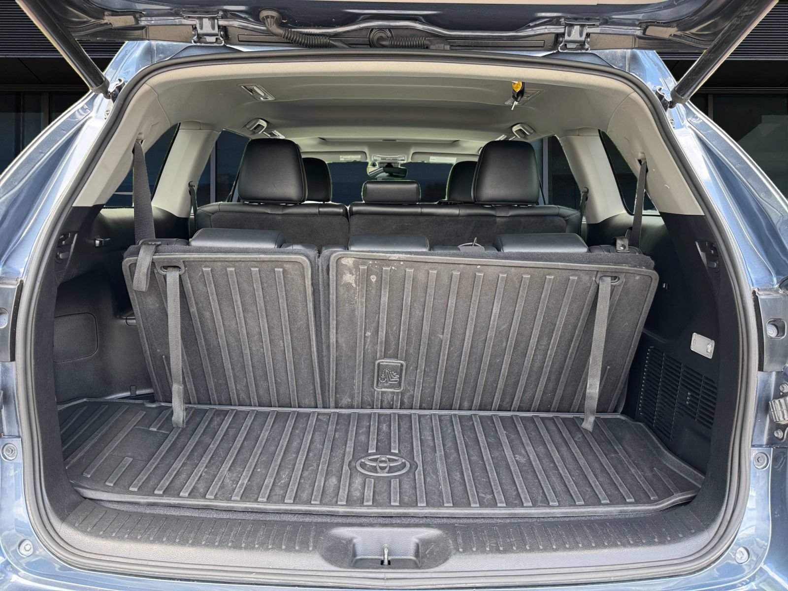 Used 2019 Toyota Highlander XLE AWD/4WD image 12