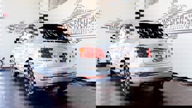 Used 2018 Bentley Bentayga image 6