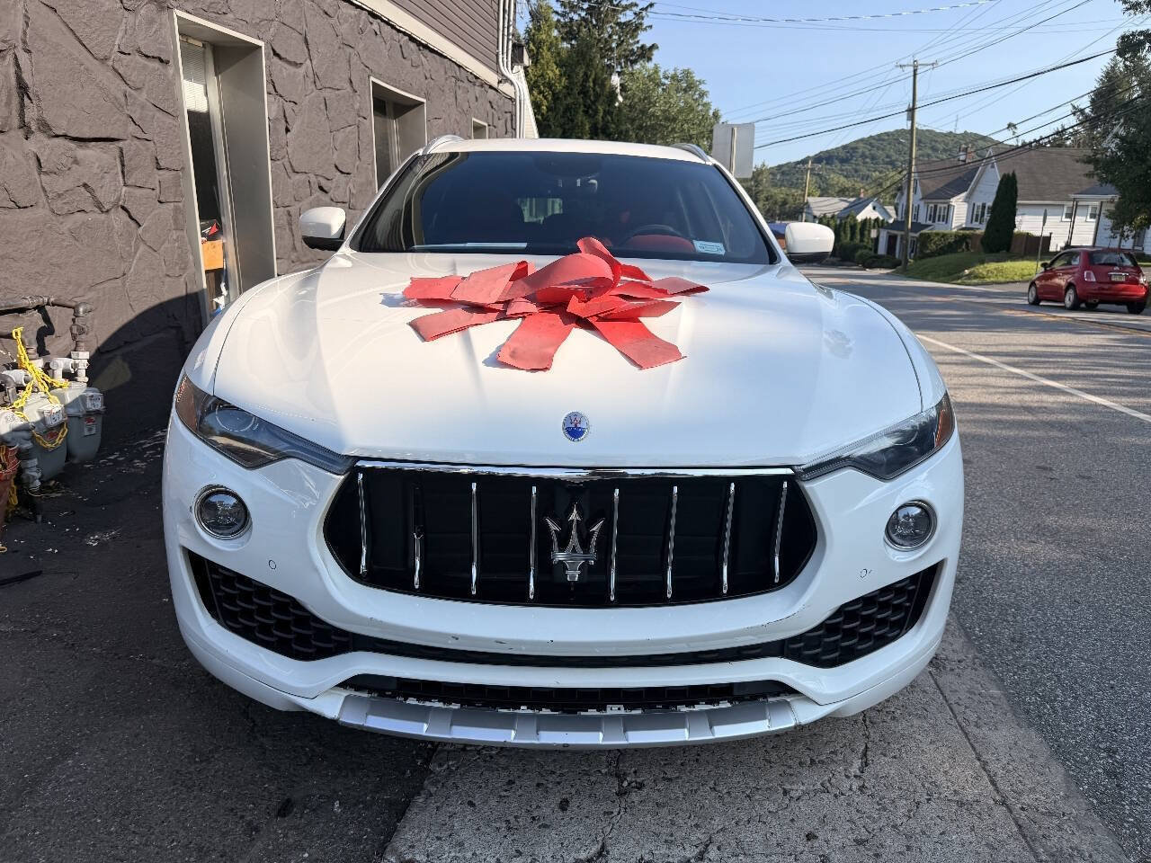 Used 2017 Maserati Levante w/ Luxury Package AWD/4WD image 3