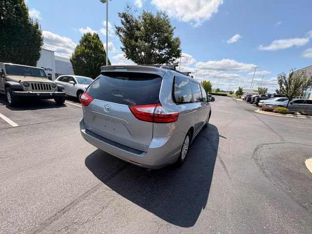 Used 2015 Toyota Sienna XLE Premium FWD image 5