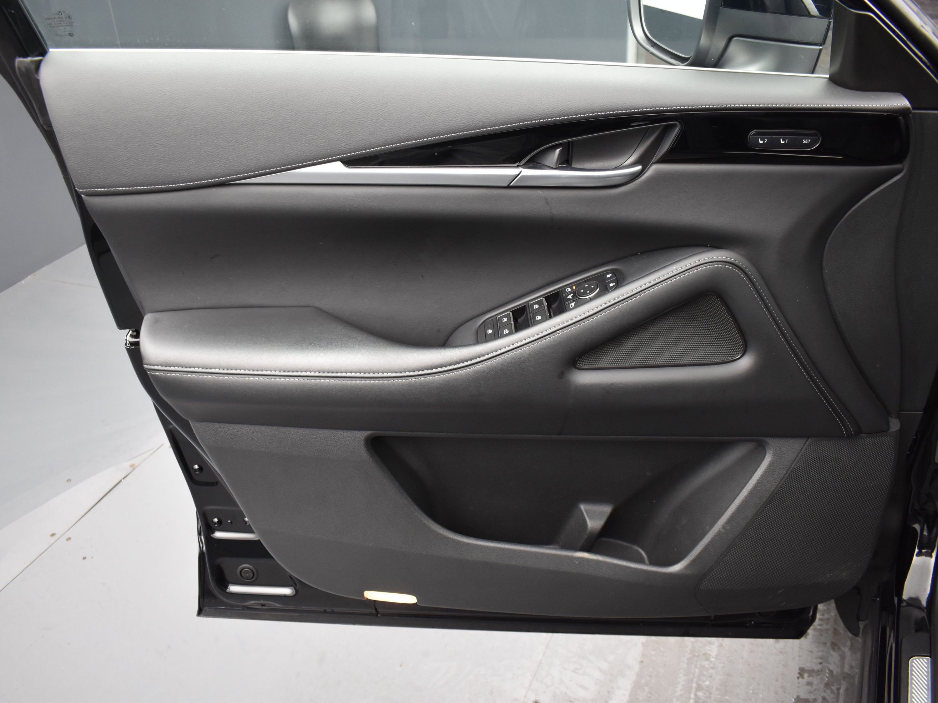 Used 2023 INFINITI QX60 Pure image 9