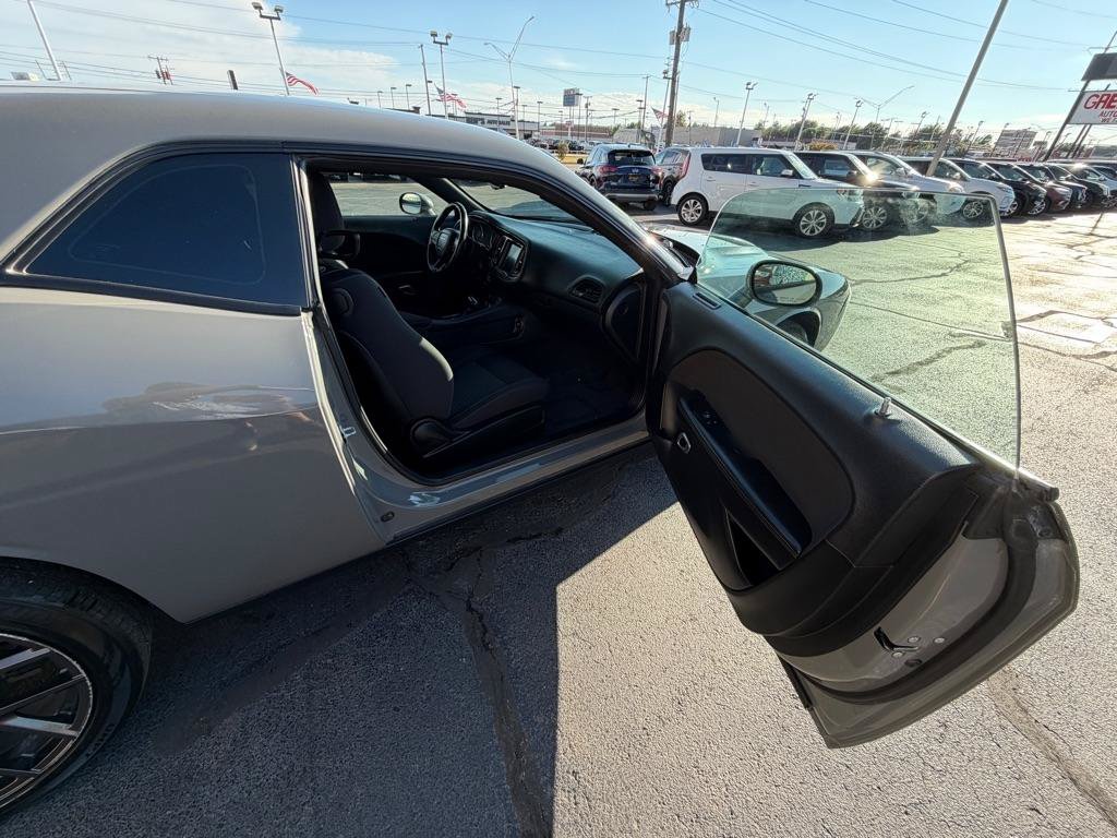 Used 2018 Dodge Challenger SXT RWD image 10