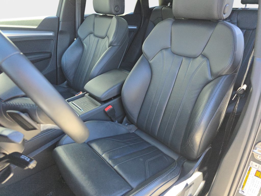 Used 2020 Audi Q5 2.0T Titanium Premium Plus w/ Premium Plus Package AWD/4WD image 18