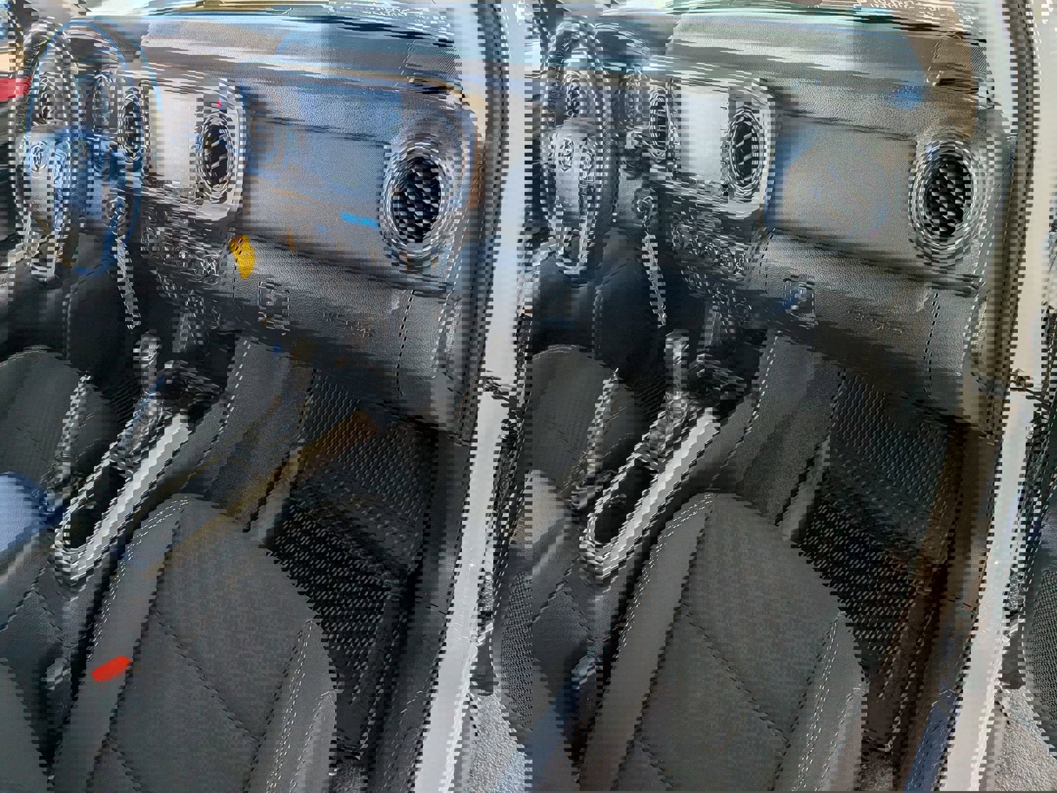 Used 2022 Toyota Tacoma SR5 w/ Trail Edition image 33