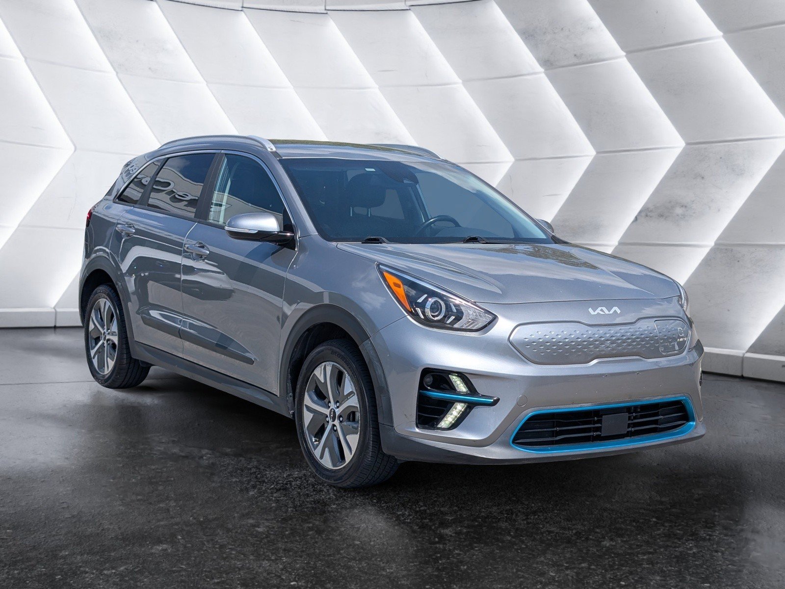 Used 2022 Kia Niro EX w/ Cold Weather Package FWD image 1