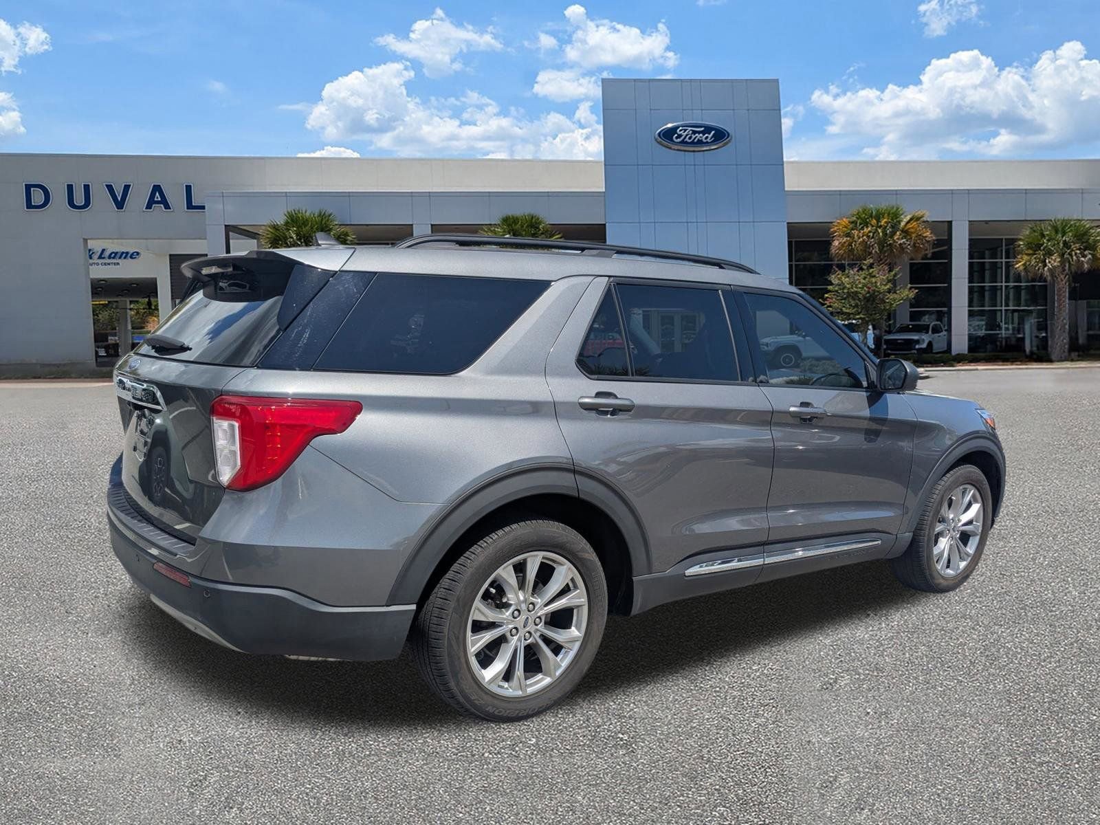 Used 2023 Ford Explorer XLT w/ Equipment Group 202A image 4