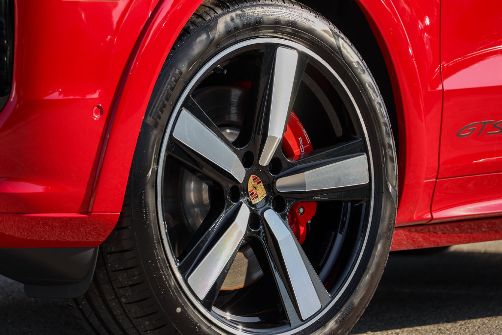 New 2026 Porsche Cayenne GTS AWD/4WD image 9