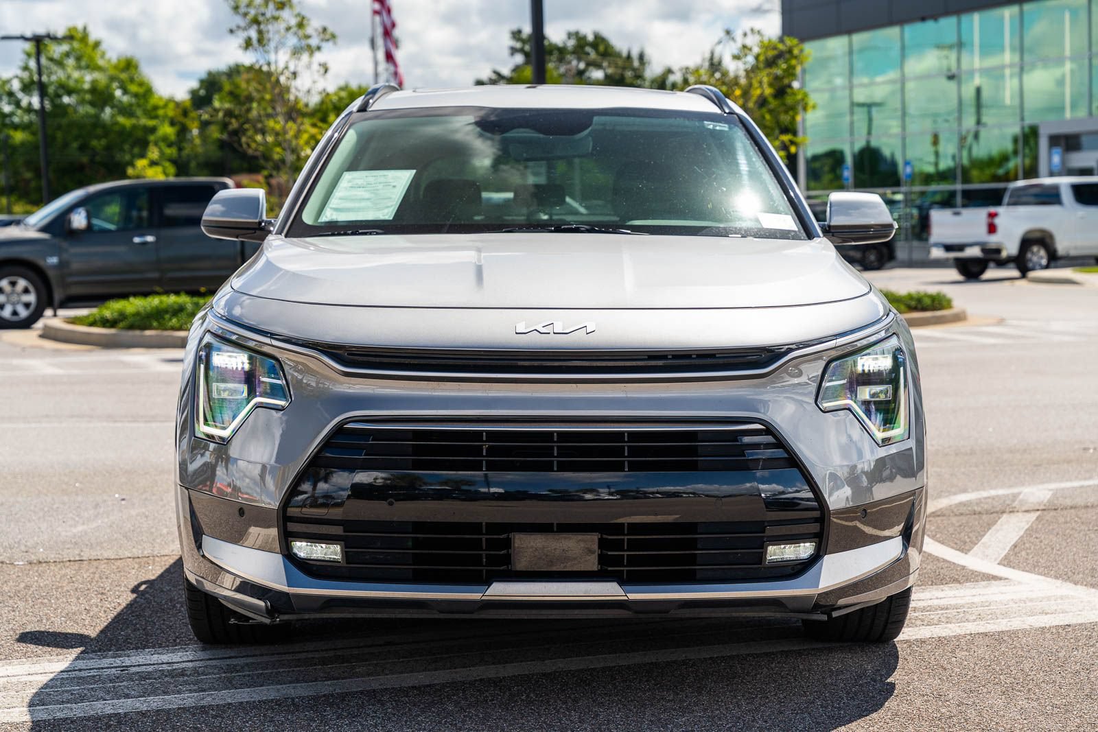 Used 2023 Kia Niro SX Touring FWD image 2
