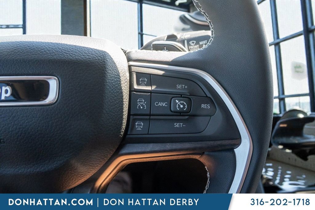 Used 2023 Jeep Grand Cherokee L Limited AWD/4WD image 11