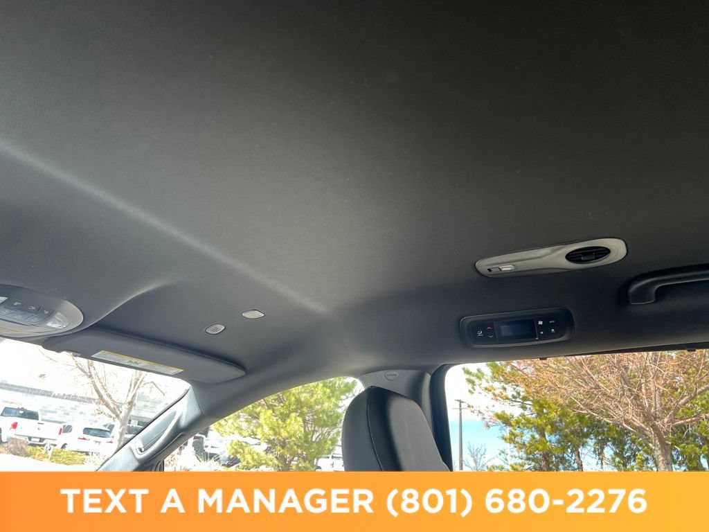 New 2026 Chrysler Pacifica Select FWD image 21