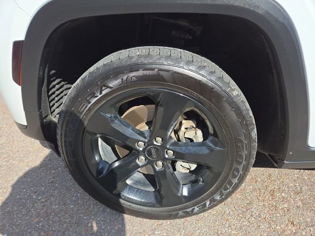 Used 2022 Jeep Grand Cherokee L Limited w/ Black Appearance Package RWD image 9