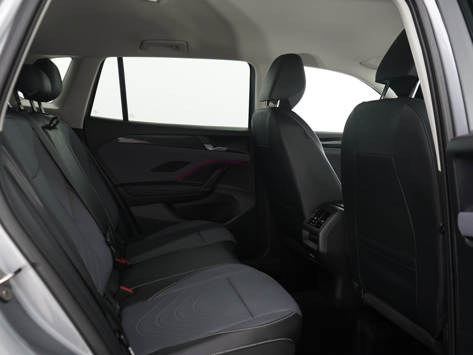 Used 2026 Volkswagen Tiguan SE AWD/4WD image 14
