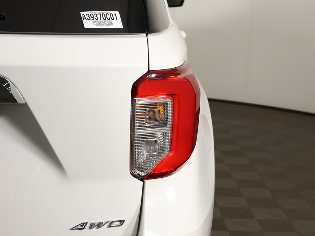 Used 2024 Ford Explorer XLT AWD/4WD image 15