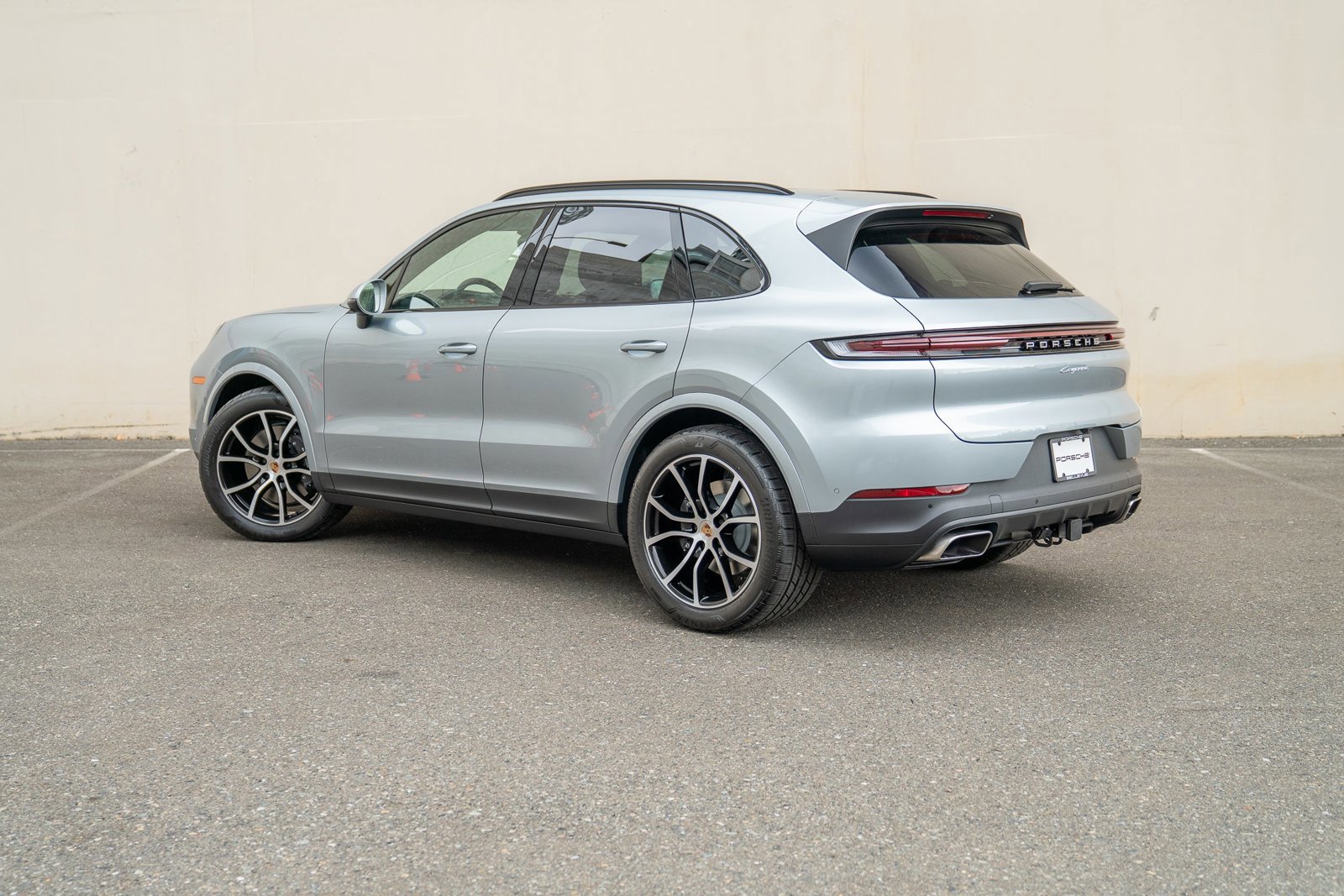 Certified 2025 Porsche Cayenne AWD/4WD image 3