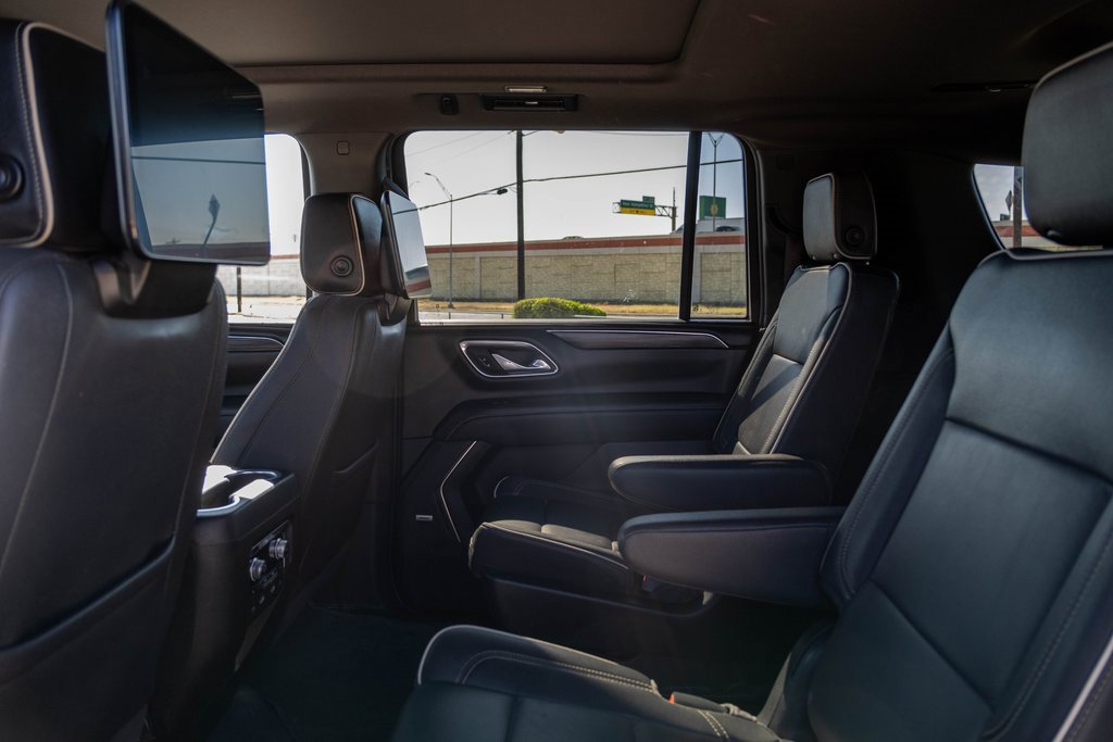 Used 2023 GMC Yukon XL SLT w/ SLT Premium Package image 16
