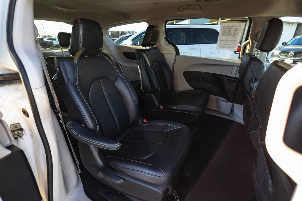 Used 2024 Chrysler Pacifica Select image 29