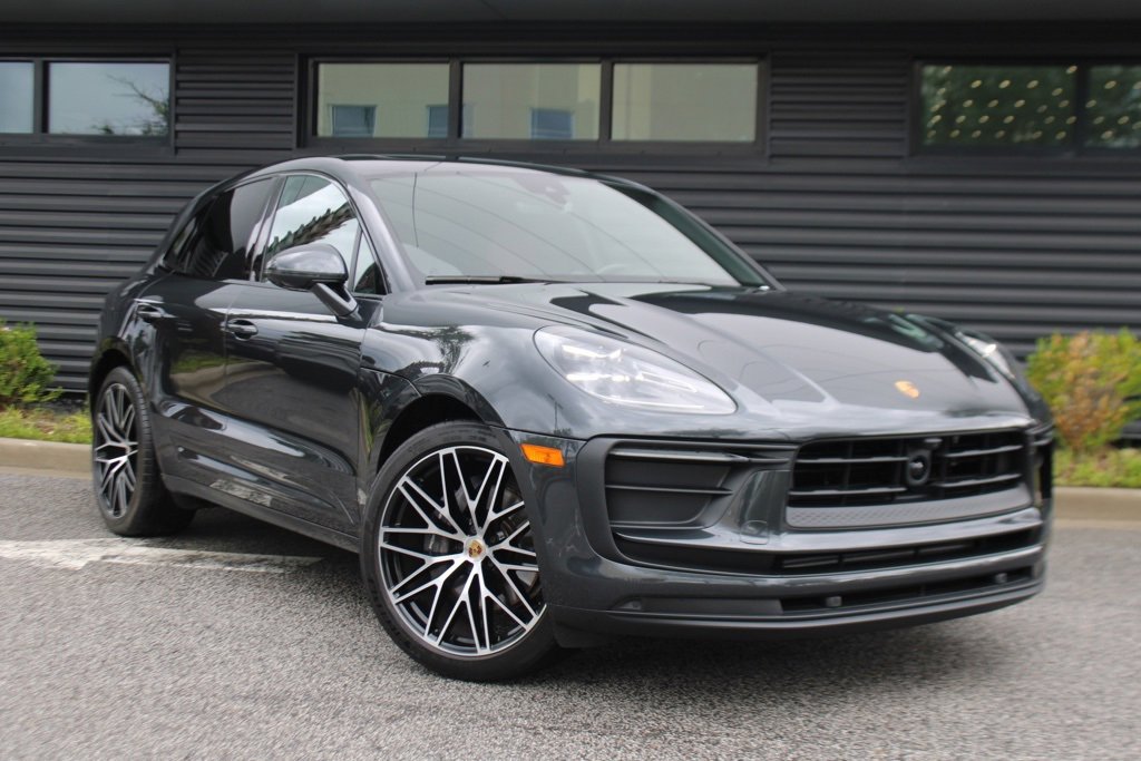Used 2025 Porsche Macan image 9