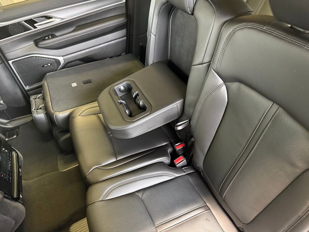 New 2026 Jeep Grand Wagoneer L 4WD w/ Premium Group I image 39