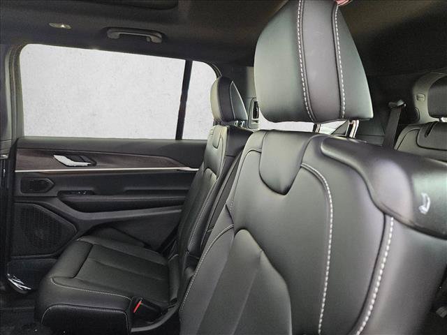 New 2026 Jeep Grand Cherokee L Limited w/ Limited Altitude Package AWD/4WD image 17