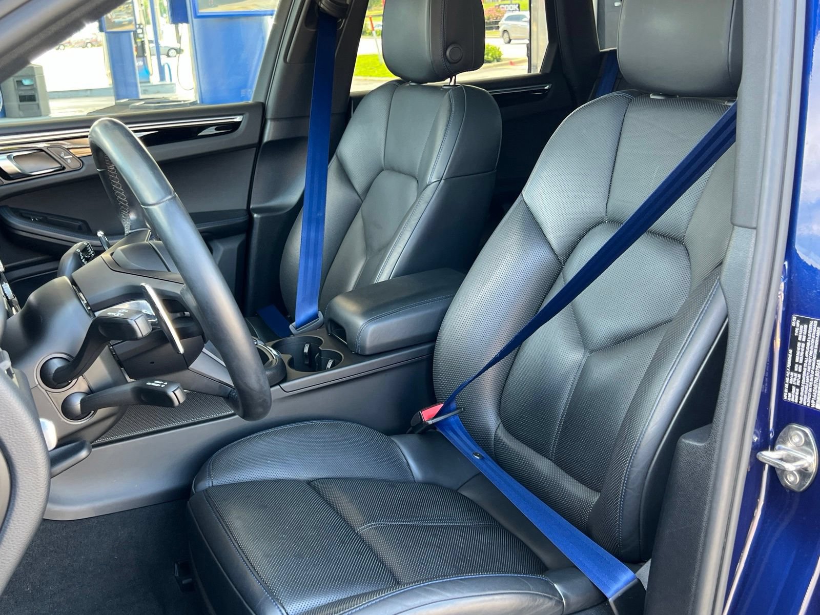 Used 2022 Porsche Macan AWD/4WD image 35