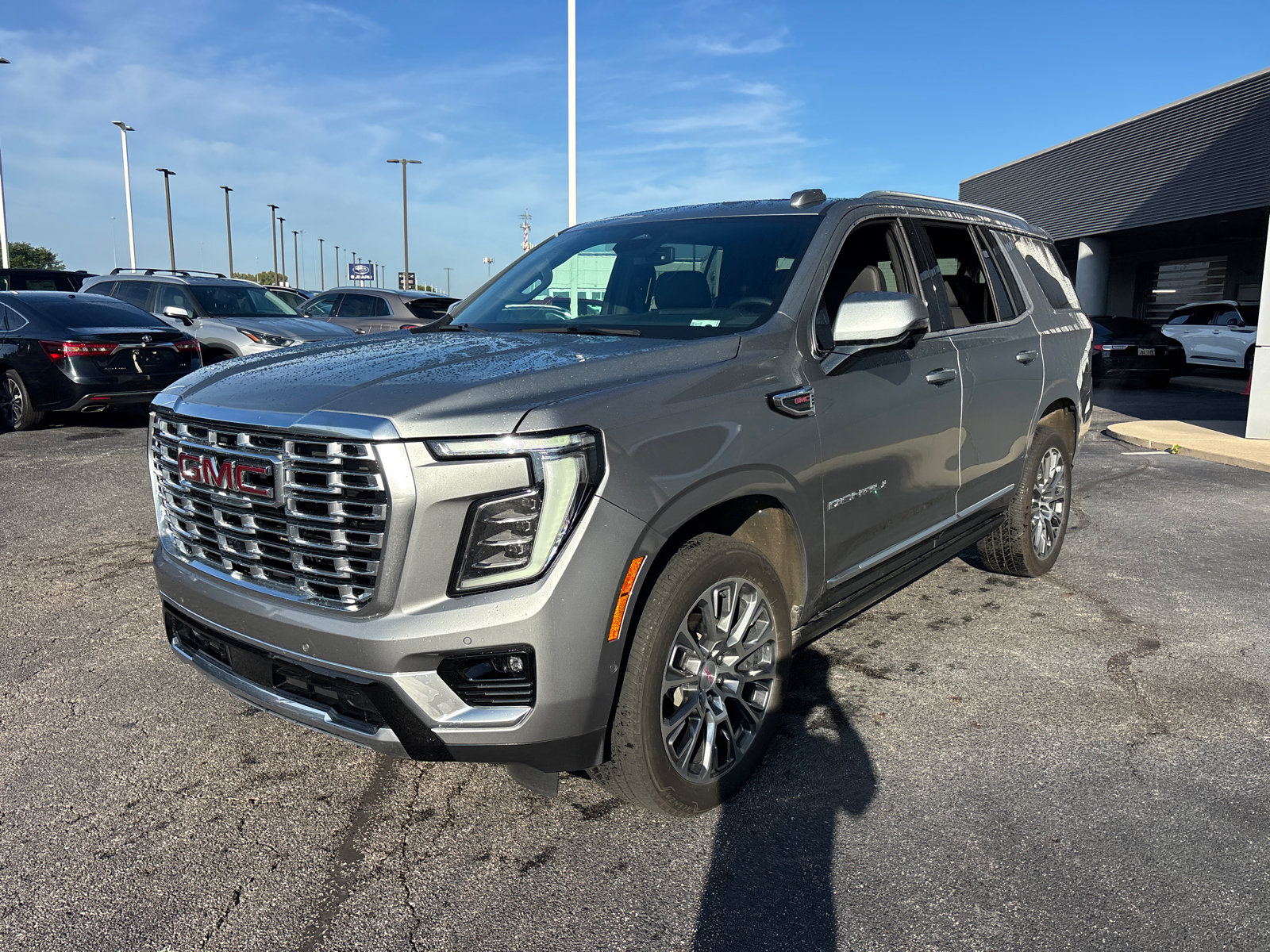 Used 2025 GMC Yukon Denali w/ Sun & Power Step Package AWD/4WD image 3