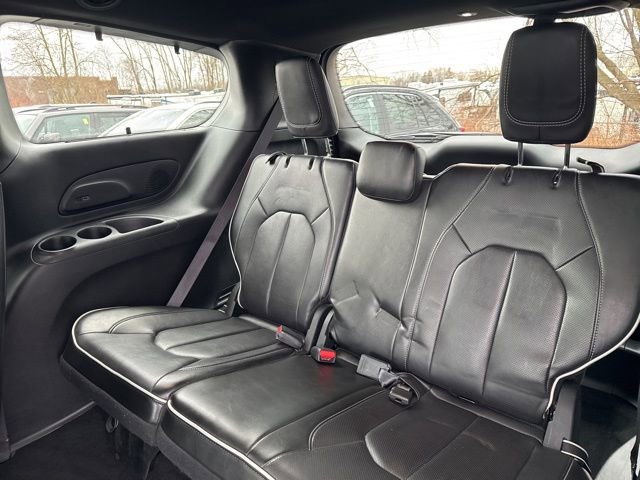 Used 2025 Chrysler Pacifica Limited image 20