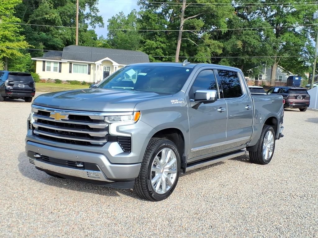 Used 2023 Chevrolet Silverado 1500 High Country w/ High Country Premium Package AWD/4WD image 3