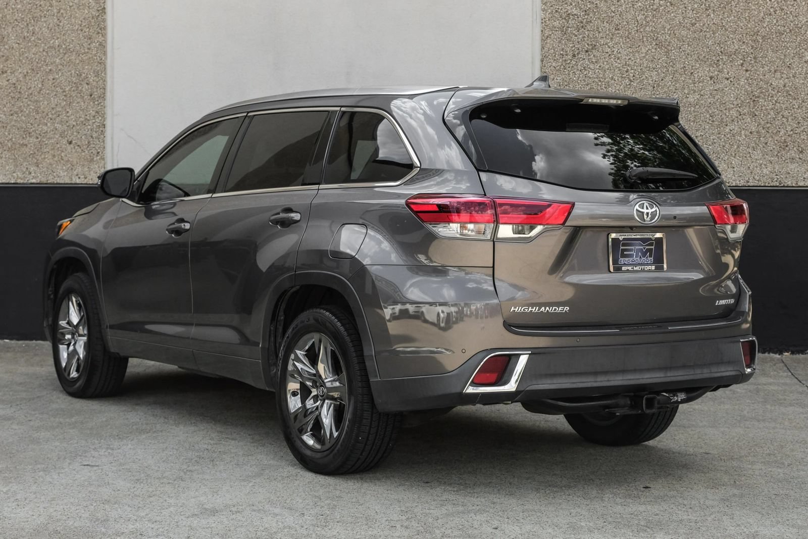 Used 2017 Toyota Highlander Limited Platinum FWD image 10