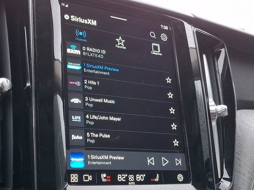 Used 2023 Volvo XC60 T8 Plus image 15