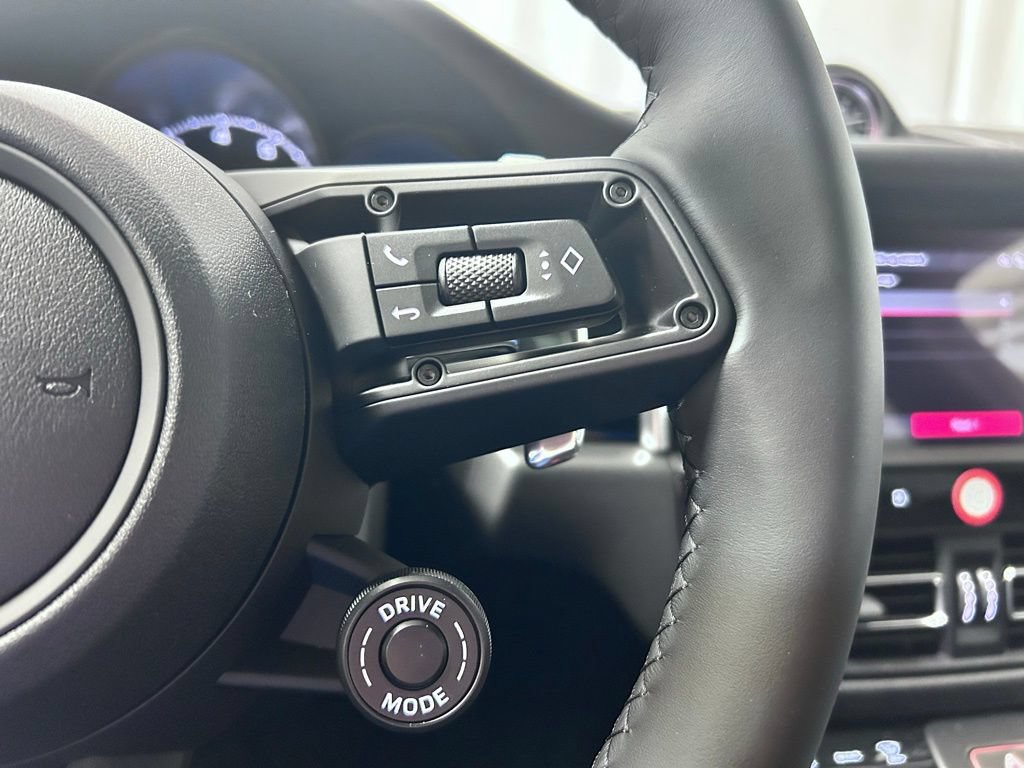 Certified 2026 Porsche Macan AWD/4WD image 15