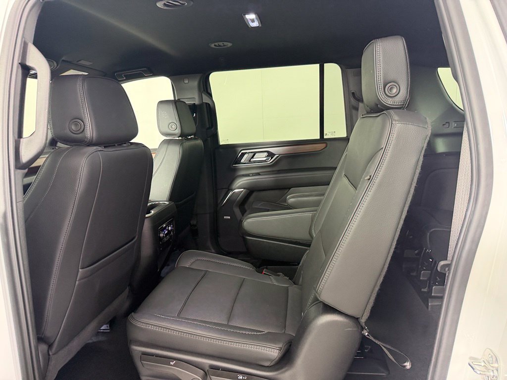 Used 2025 GMC Yukon XL Denali AWD/4WD image 15
