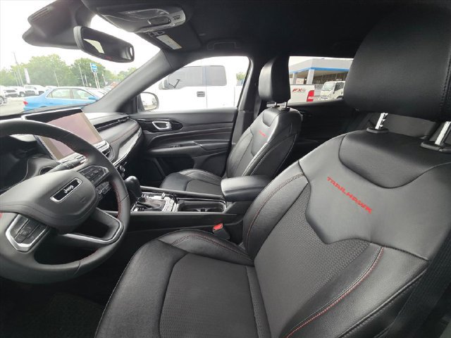 Used 2025 Jeep Compass Trailhawk AWD/4WD image 32