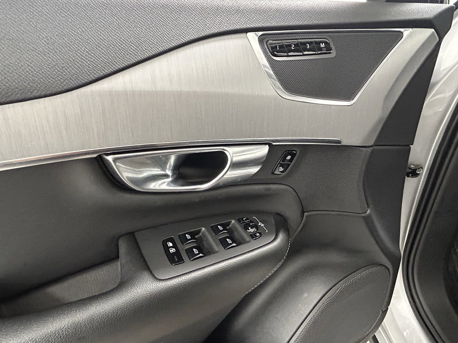 Used 2021 Volvo XC90 T5 Momentum w/ Climate Package image 25