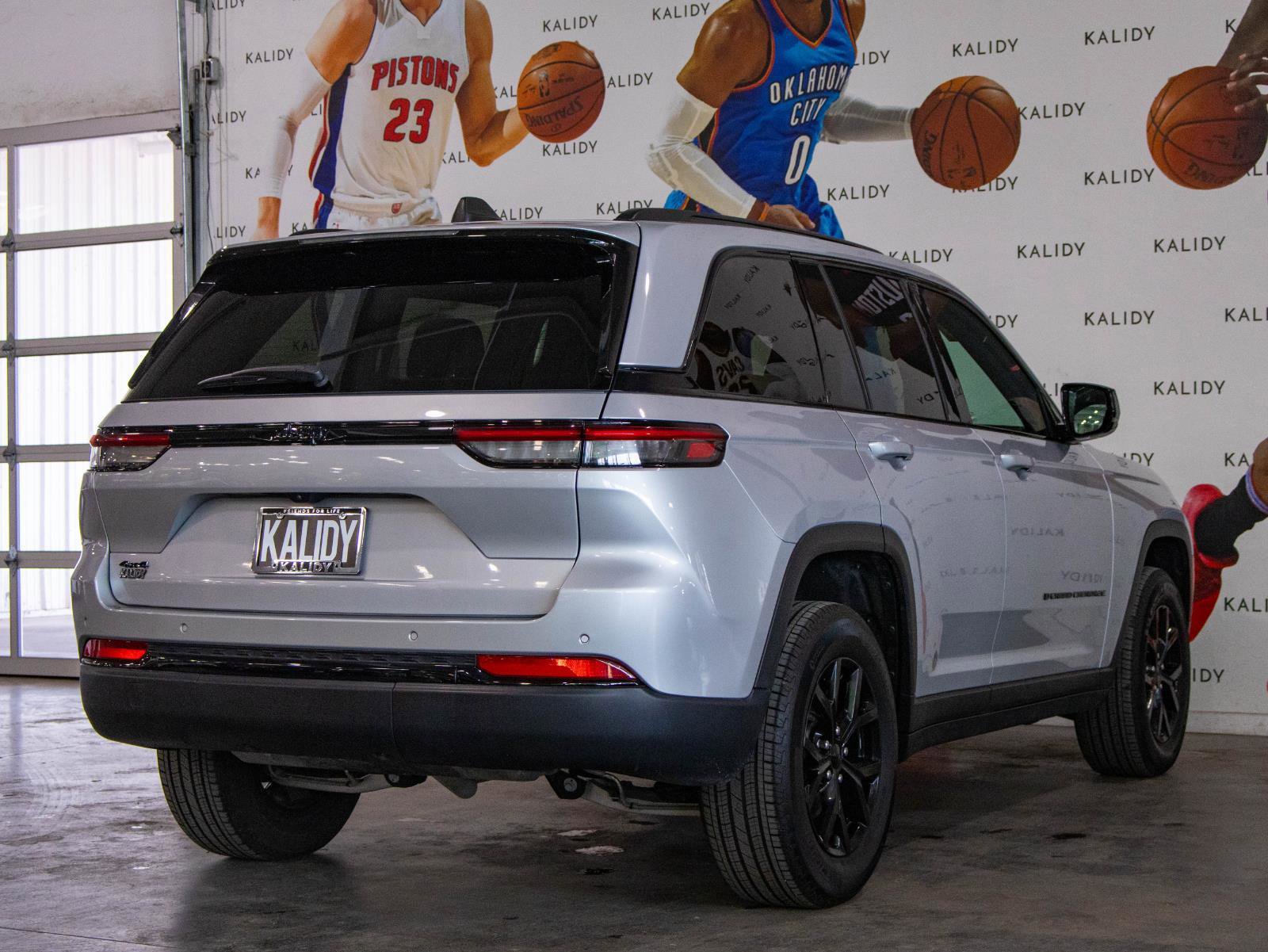 Used 2025 Jeep Grand Cherokee Altitude AWD/4WD image 25