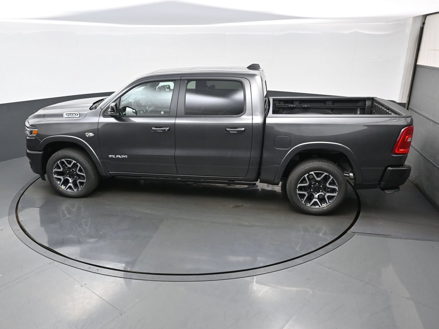 New 2027 RAM 1500 Laramie w/ Laramie Preferred Package AWD/4WD image 22