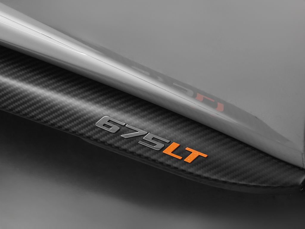Used 2016 McLaren 675LT Spider RWD image 11