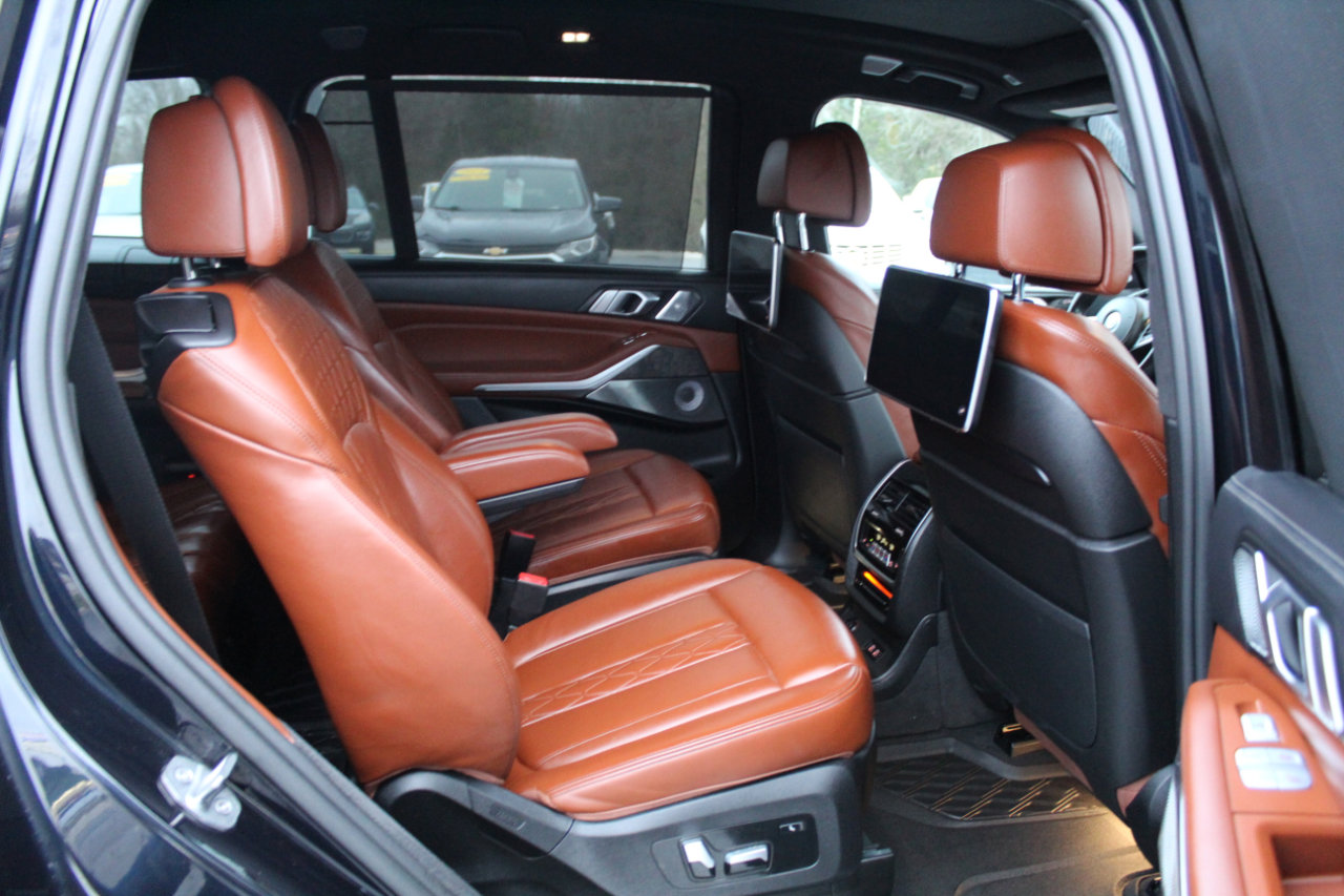 Used 2019 BMW X7 xDrive50i w/ Dynamic Handling Package image 12