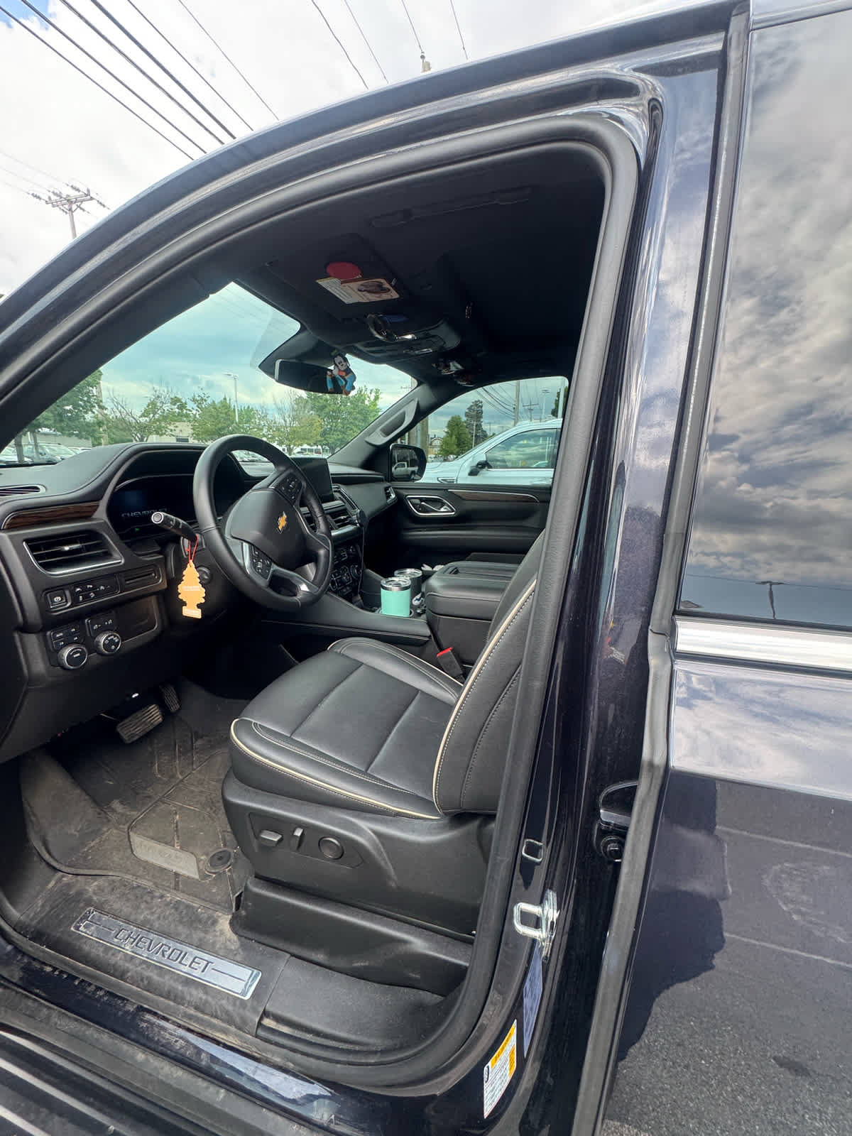 Used 2024 Chevrolet Tahoe Premier AWD/4WD image 5