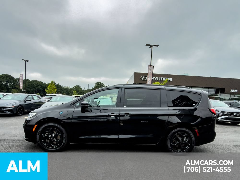 Used 2021 Chrysler Pacifica Limited w/ Uconnect Theater Family Group FWD image 8