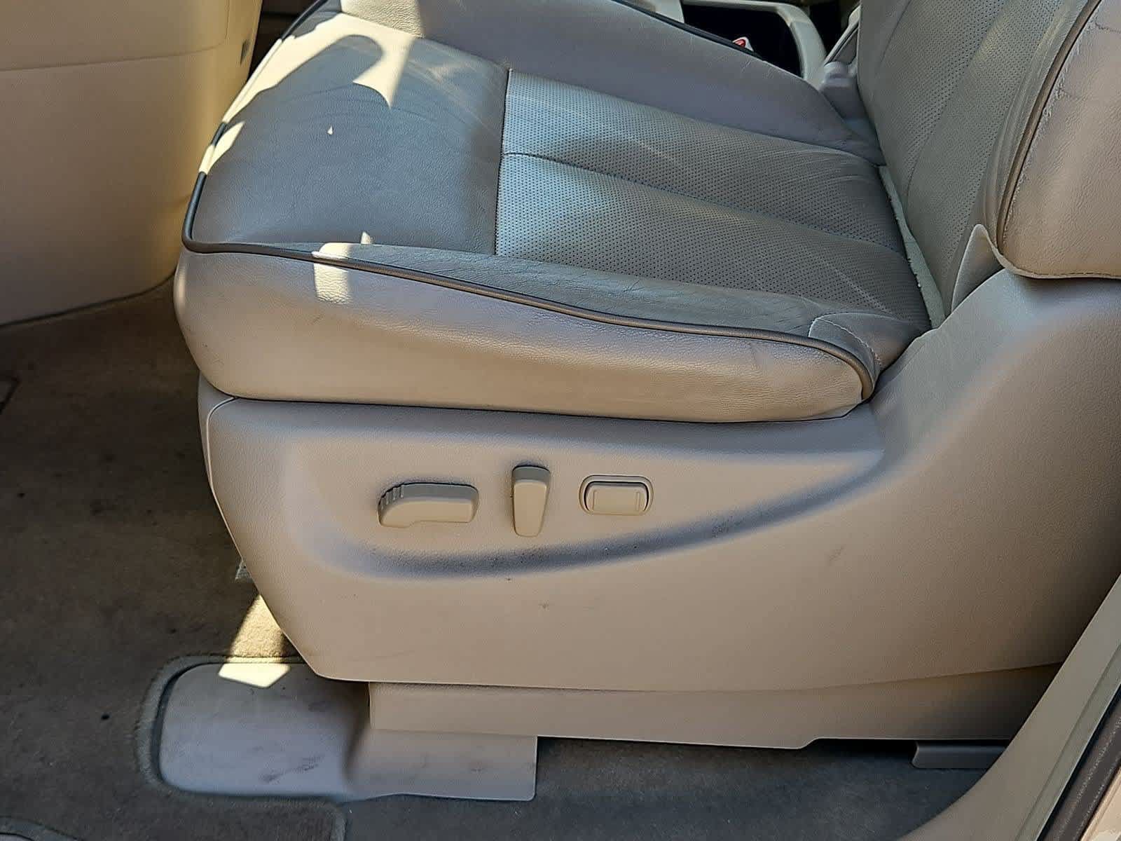 Used 2014 Nissan Quest SV w/ Leather Package FWD image 16