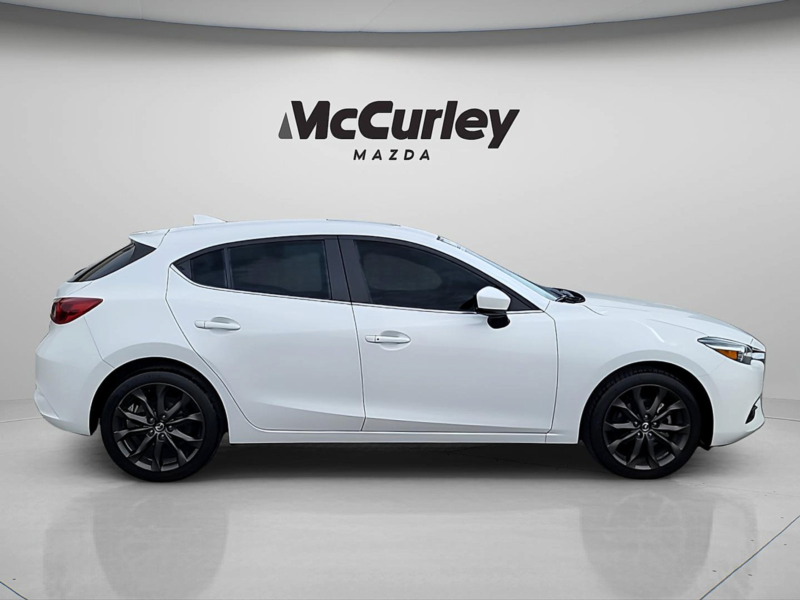 Used 2017 MAZDA MAZDA3 Grand Touring w/ Premium Equipment Package FWD image 8