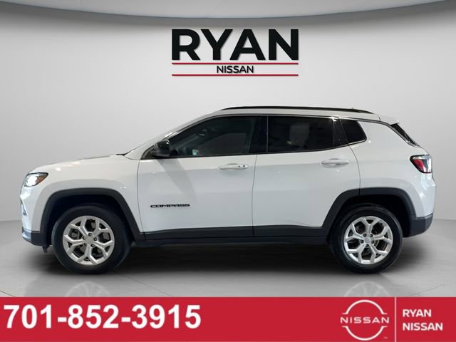 Used 2024 Jeep Compass Latitude image 2